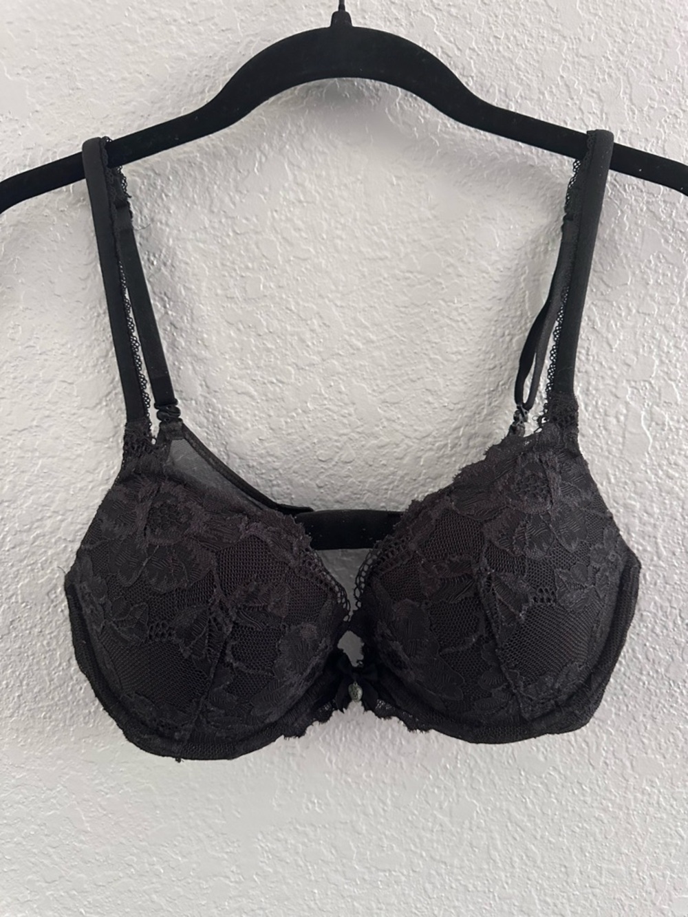 Victoria’s Secret Body Push Up Bra 32D Black Lace Underwire Plunge
